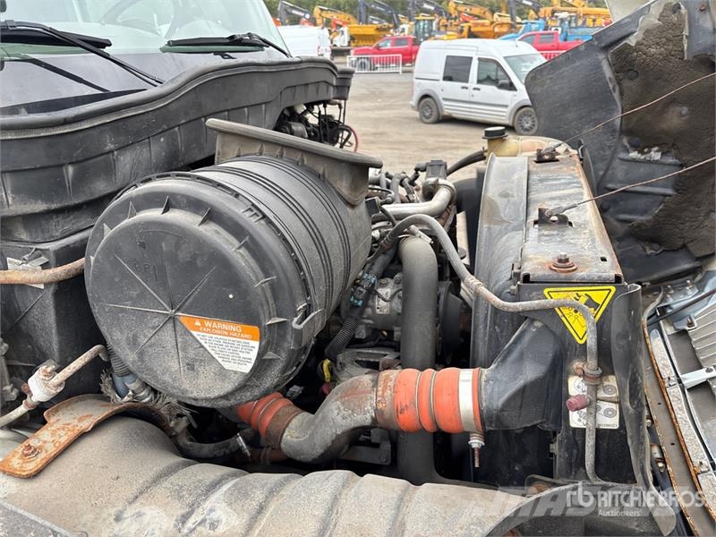 International 400-46-A 46 ft on  International 4400 4x2 Bucket T Autoplošiny
