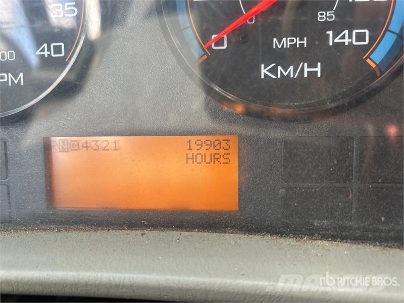 International 400-46-AT 46 ft on International 4400 4x2 Extende المنصات الهوائية المثبتة على شاحنة