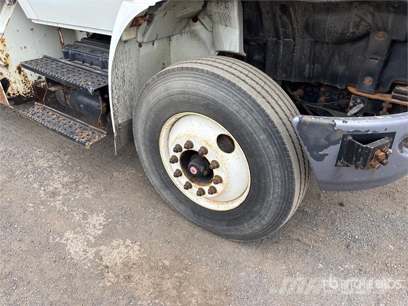International 400-46-A 46 ft on  International 4400 4x2 Bucket T Autoplošiny