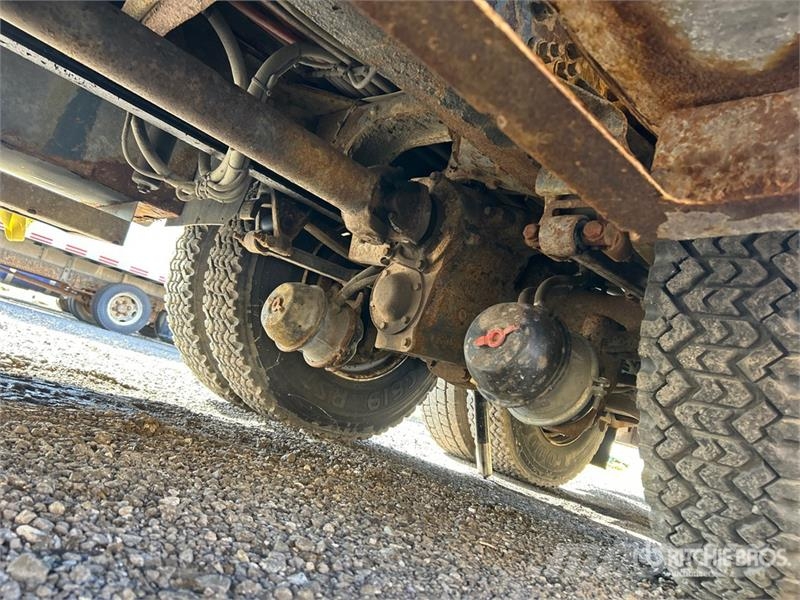International 400-46-R 46 ft on International 7400 6x4 Extended Εναέριες πλατφόρμες τοποθετημένες σε φορτηγό