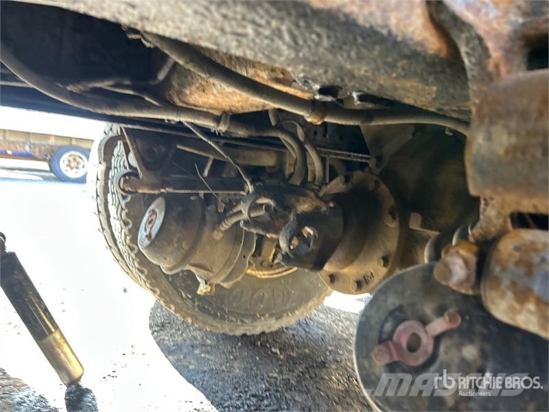 International 400-46-R 46 ft on International 7400 6x4 Extended Εναέριες πλατφόρμες τοποθετημένες σε φορτηγό