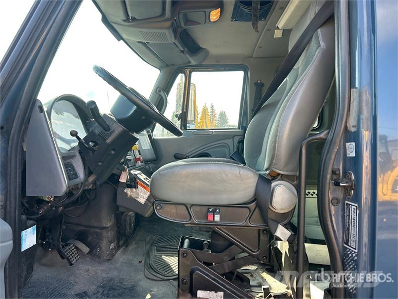 International 400-46-R 46 ft on International 7400 6x4 Extended Εναέριες πλατφόρμες τοποθετημένες σε φορτηγό