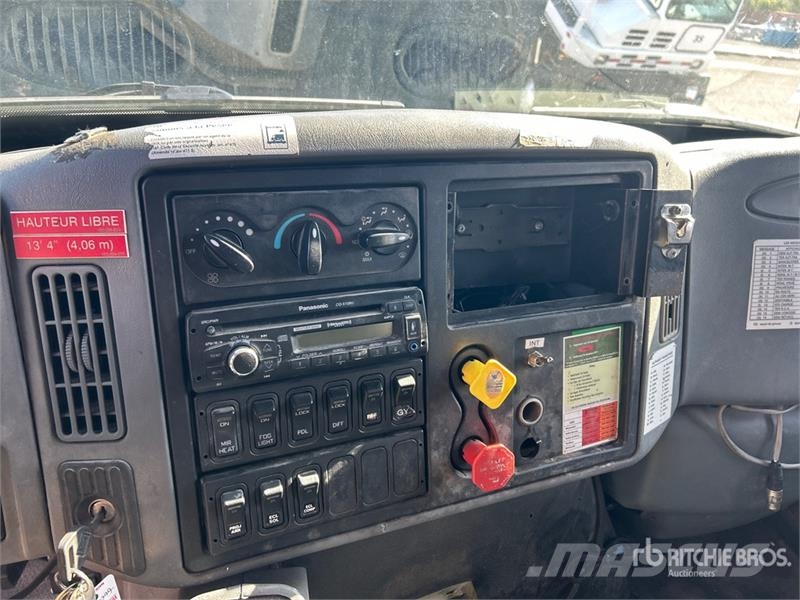 International 400-46-R 46 ft on International 7400 6x4 Extended Εναέριες πλατφόρμες τοποθετημένες σε φορτηγό