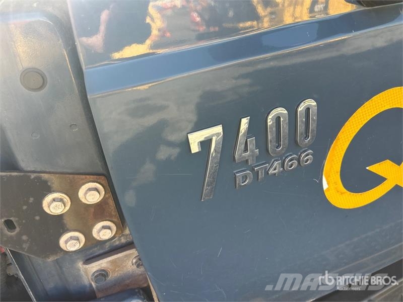 International 400-46-R 46 ft on International 7400 6x4 Extended Εναέριες πλατφόρμες τοποθετημένες σε φορτηγό