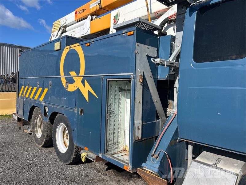 International 400-46-R 46 ft on International 7400 6x4 Extended Εναέριες πλατφόρμες τοποθετημένες σε φορτηγό
