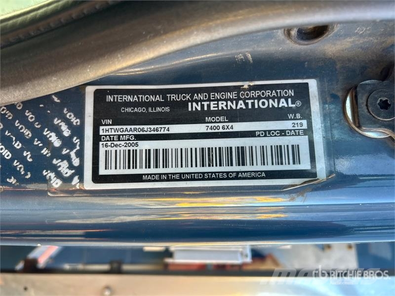 International 400-46-R 46 ft on International 7400 6x4 Extended Εναέριες πλατφόρμες τοποθετημένες σε φορτηγό