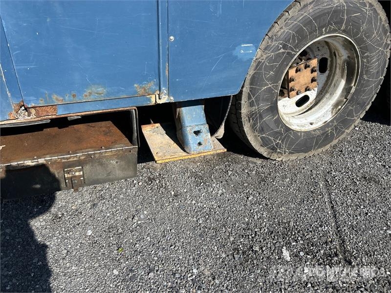 International 400-46-R 46 ft on International 7400 6x4 Extended Εναέριες πλατφόρμες τοποθετημένες σε φορτηγό