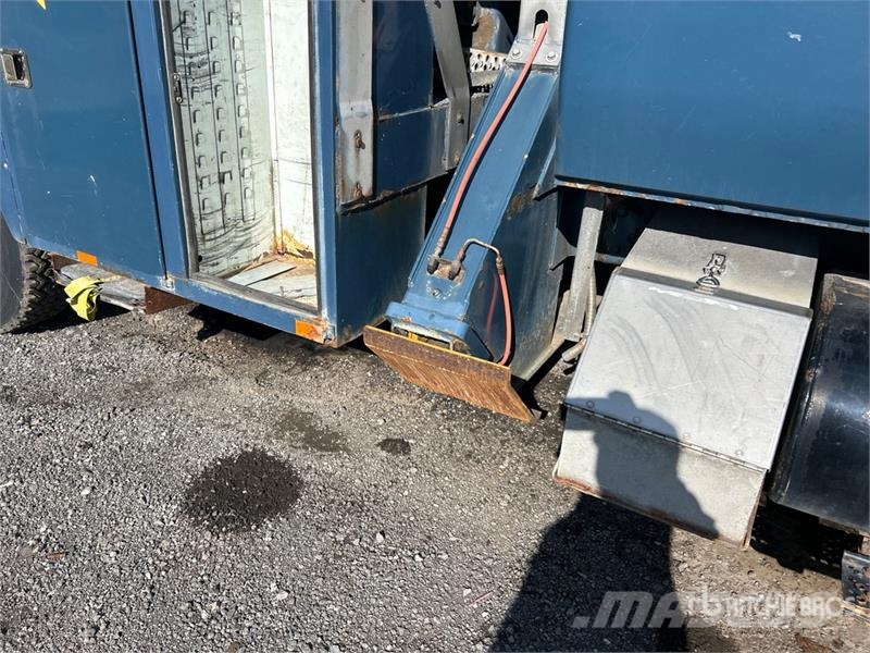 International 400-46-R 46 ft on International 7400 6x4 Extended Εναέριες πλατφόρμες τοποθετημένες σε φορτηγό