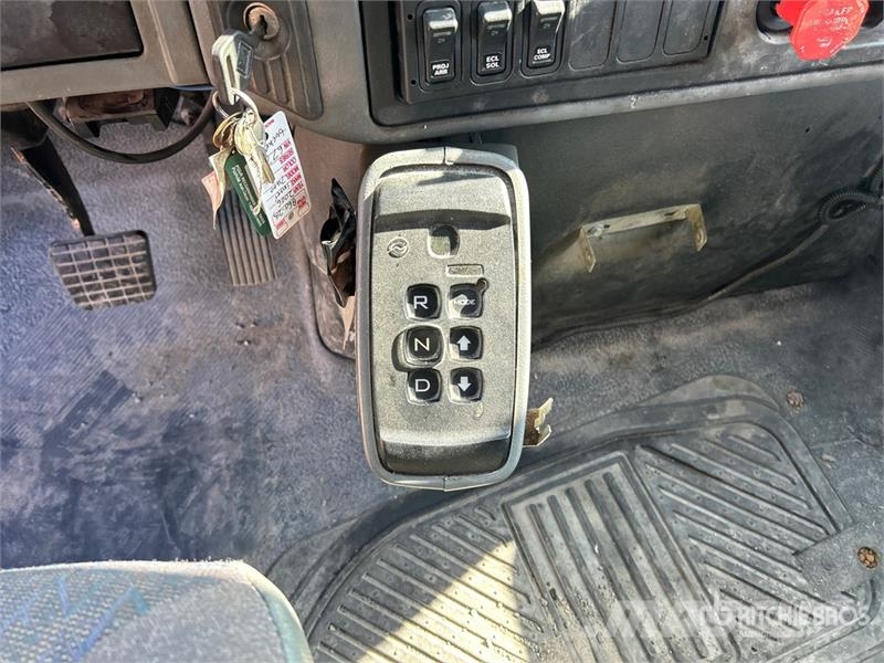 International 400-46-R 46 ft on International 7400 6x4 Extended Εναέριες πλατφόρμες τοποθετημένες σε φορτηγό