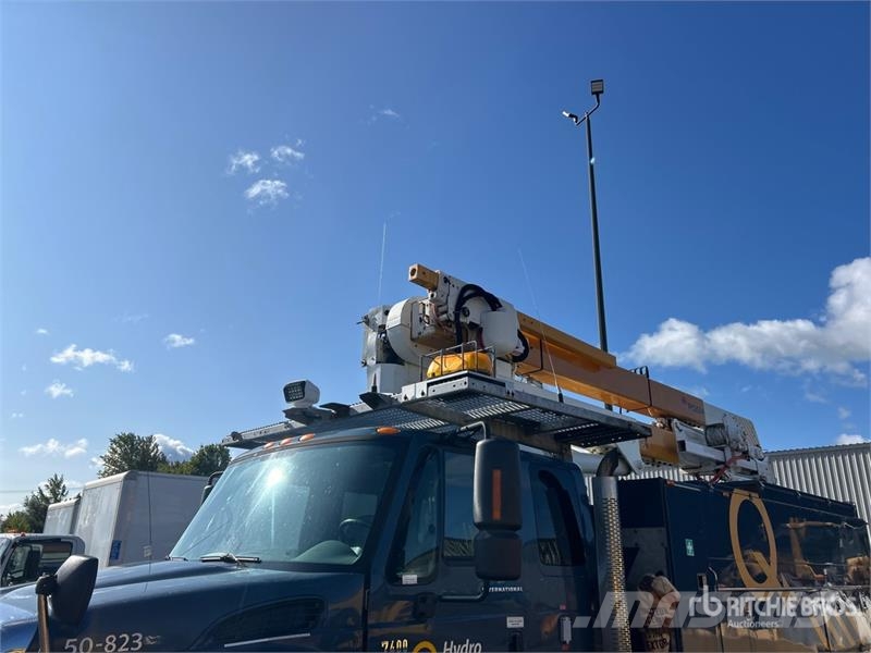International 400-46-R 46 ft on International 7400 6x4 Extended Εναέριες πλατφόρμες τοποθετημένες σε φορτηγό