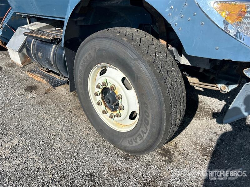 International 400-46-R 46 ft on International 7400 6x4 Extended Εναέριες πλατφόρμες τοποθετημένες σε φορτηγό