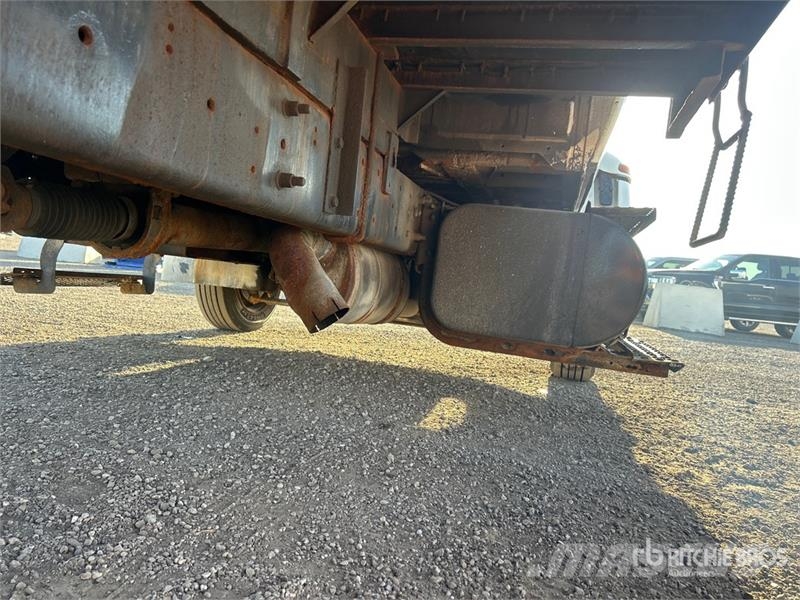 International 4100 4x2 Flatbed Truck 平板式/側卸式卡車