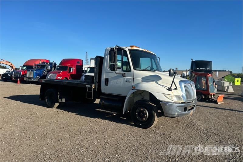 International 4100 4x2 Flatbed Truck 平板式/側卸式卡車