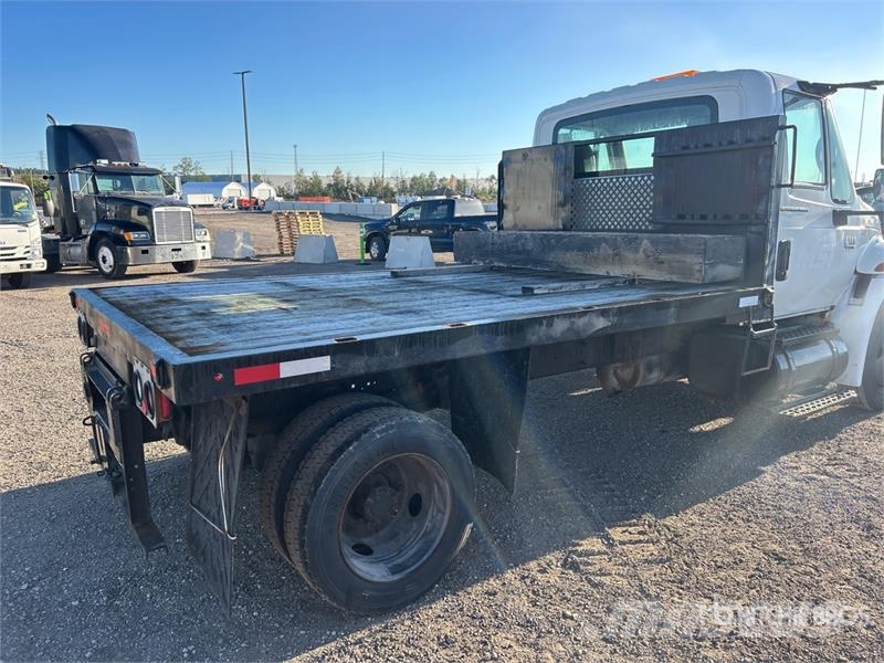 International 4100 4x2 Flatbed Truck 平板式/側卸式卡車