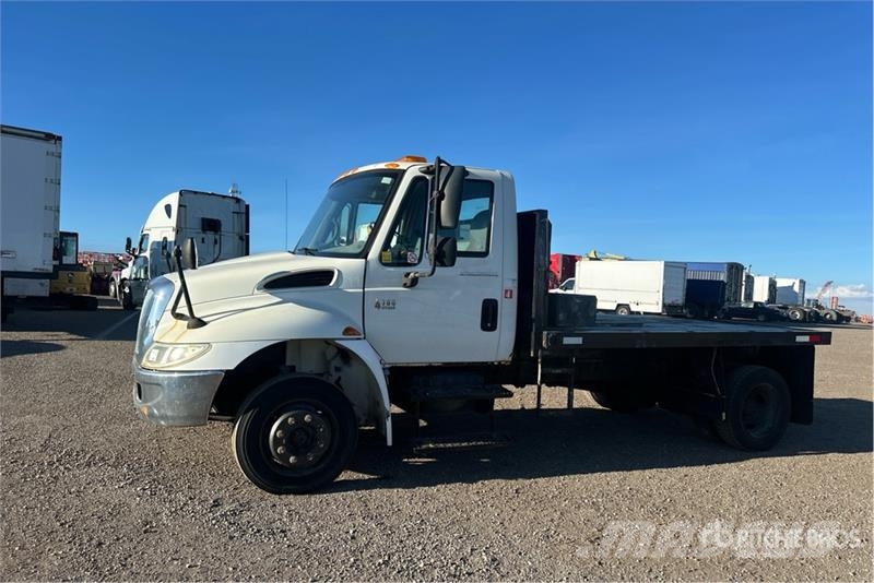 International 4100 4x2 Flatbed Truck 平板式/側卸式卡車