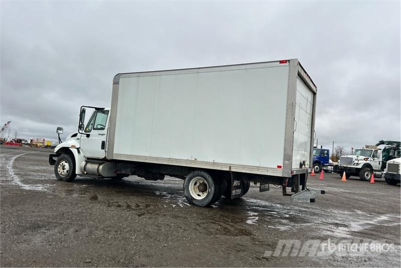 International 4300 Umpikorikuorma-autot