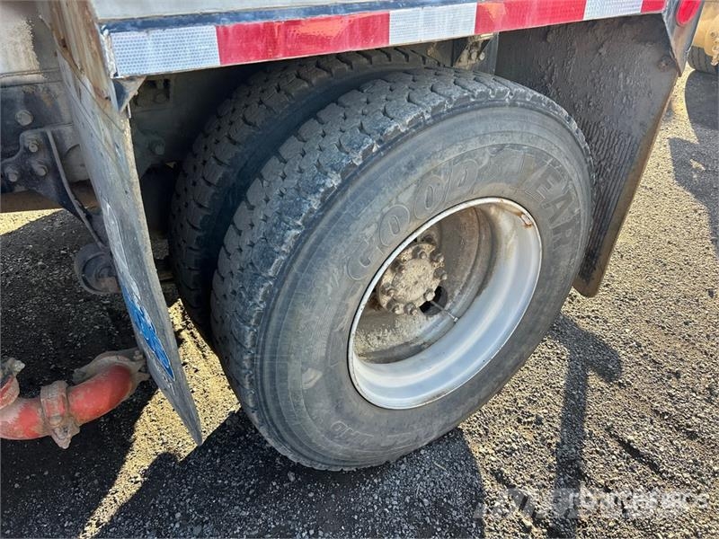 International 4300 Поливальні машини