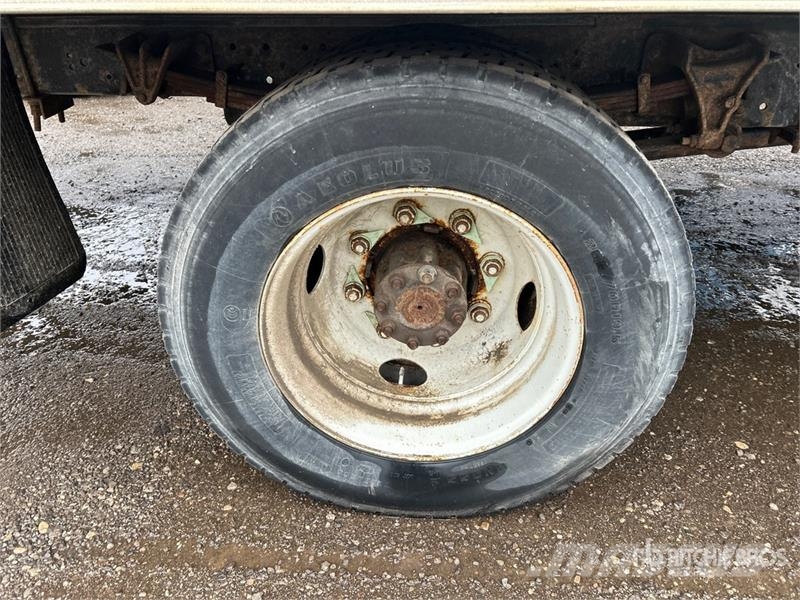 International 4300 Umpikorikuorma-autot