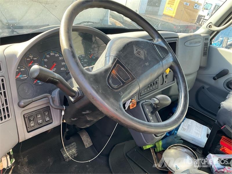 International 4300 厢式货车