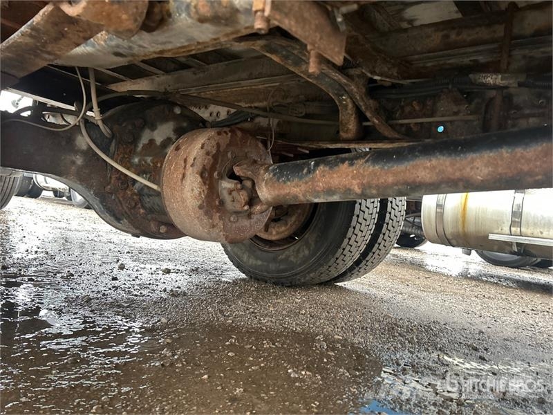 International 4300 Umpikorikuorma-autot