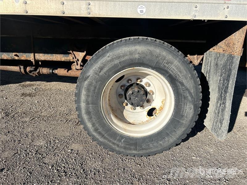 International 4300 Furgoonautod