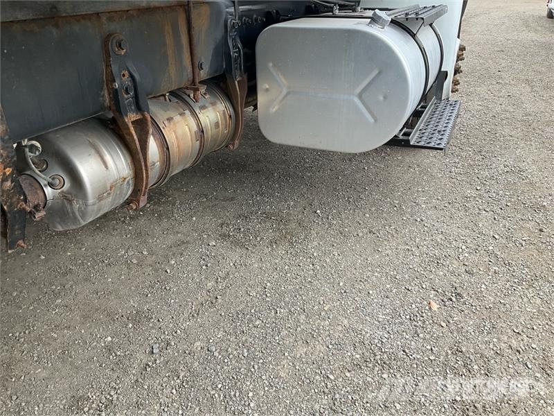 International 4300 ボックスボディー、ウイング、箱車