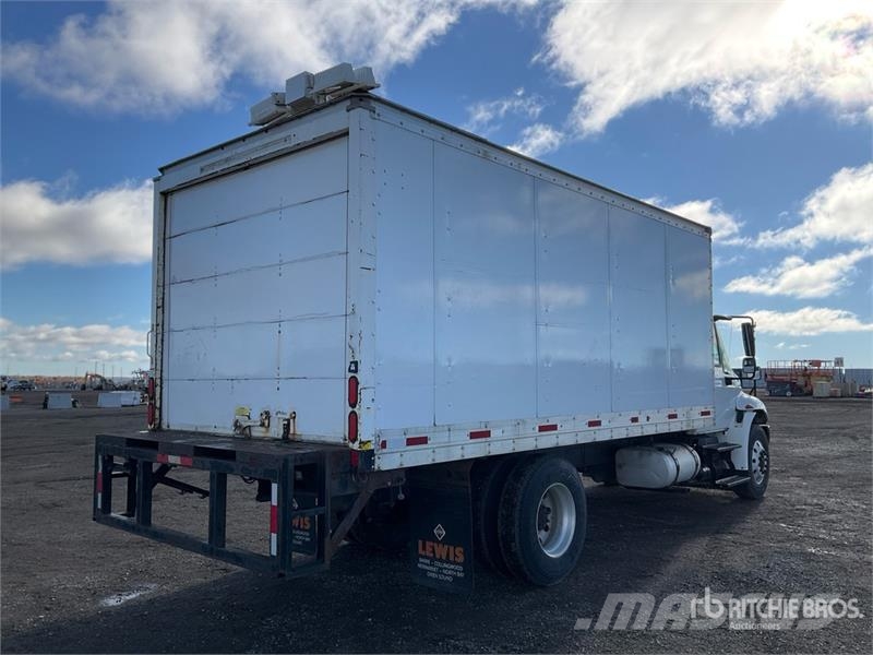 International 4300 厢式货车