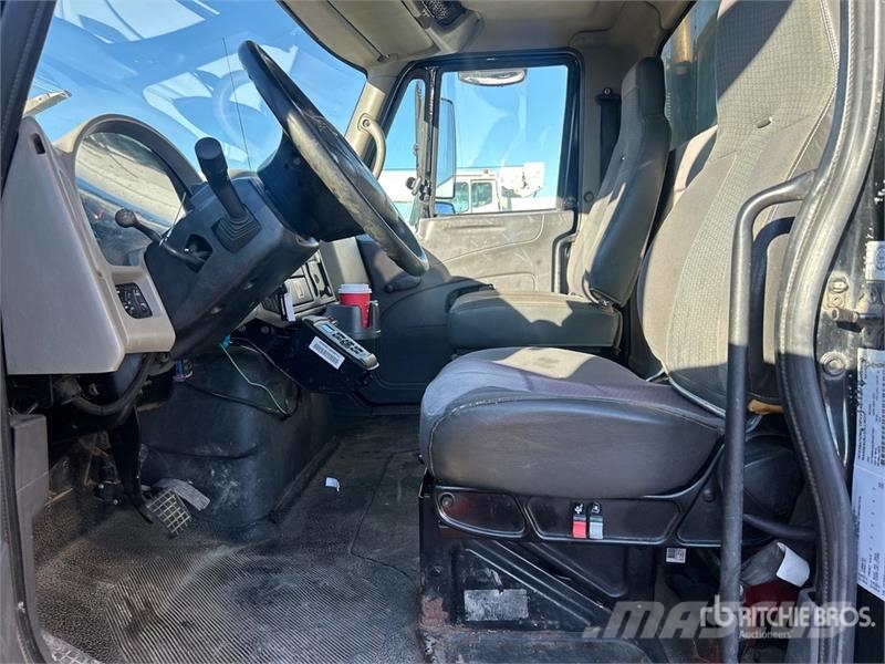 International 4300 Furgoonautod