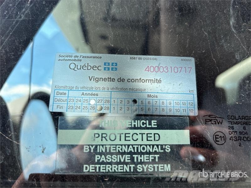 International 4300 شاحنات ذات هيكل صندوقي