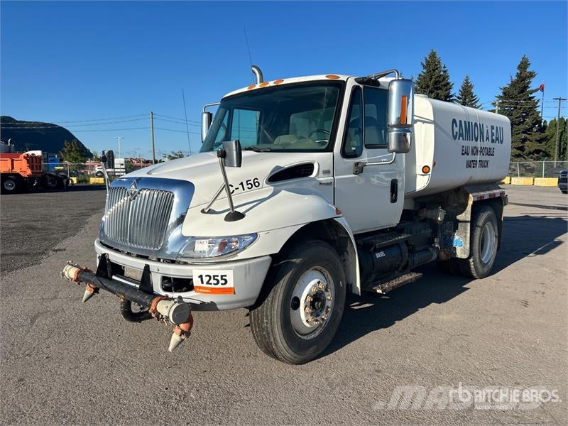 International 4300 Поливальні машини