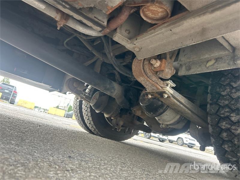 International 4300 Flakbilar/Pickuper