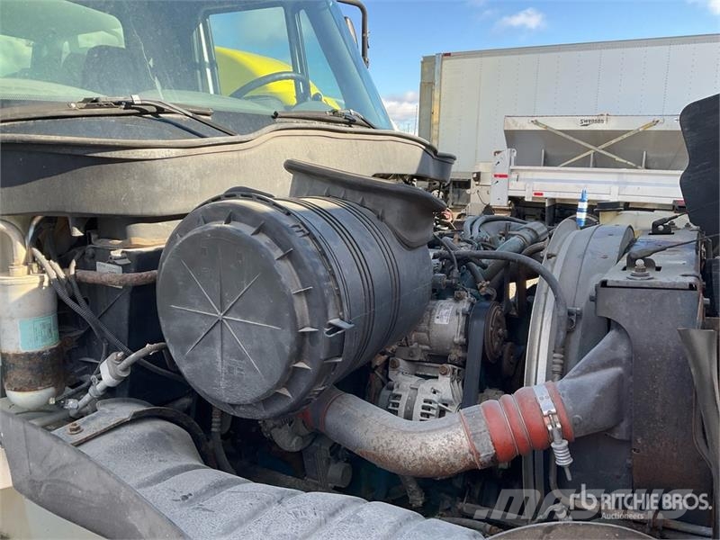 International 4300 厢式货车