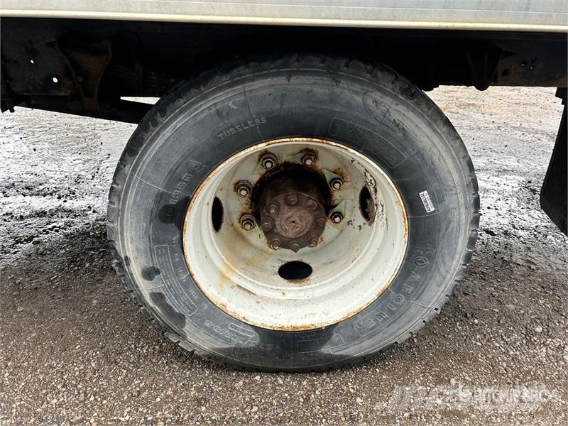 International 4300 Umpikorikuorma-autot