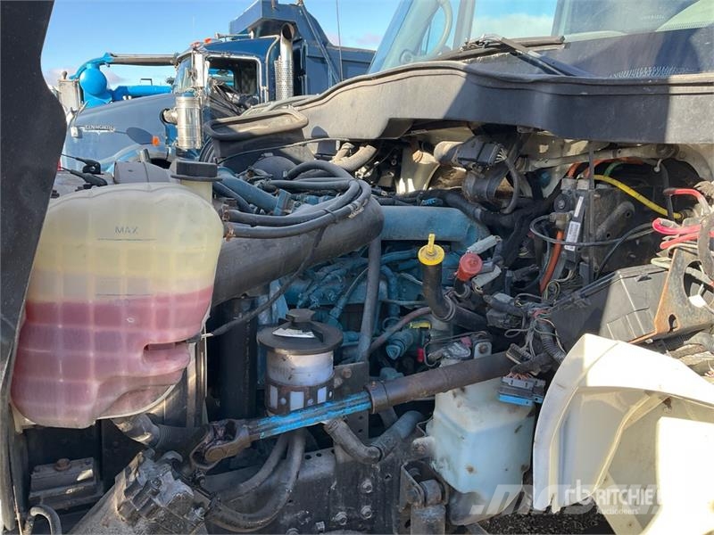 International 4300 厢式货车
