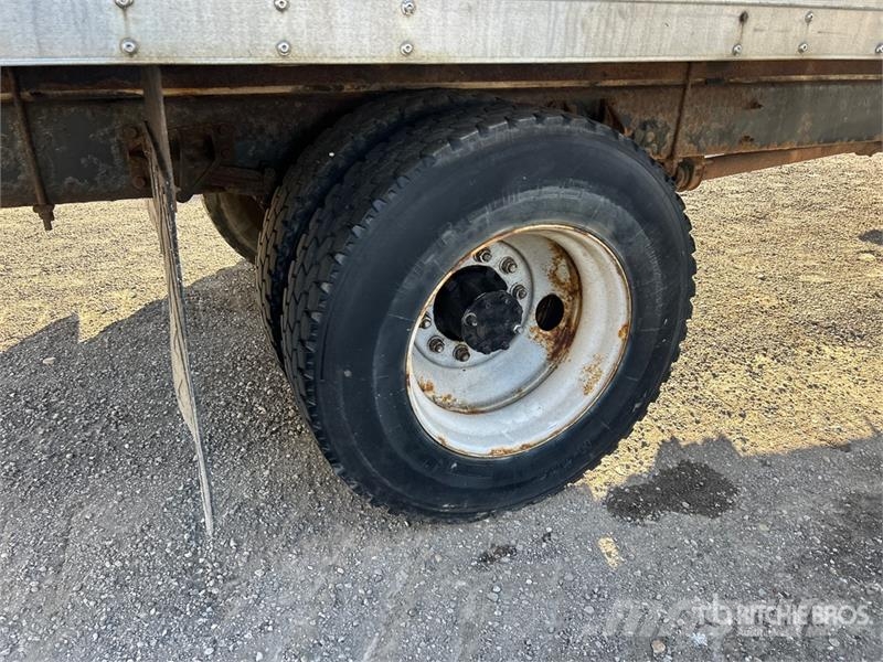 International 4300 Furgoonautod