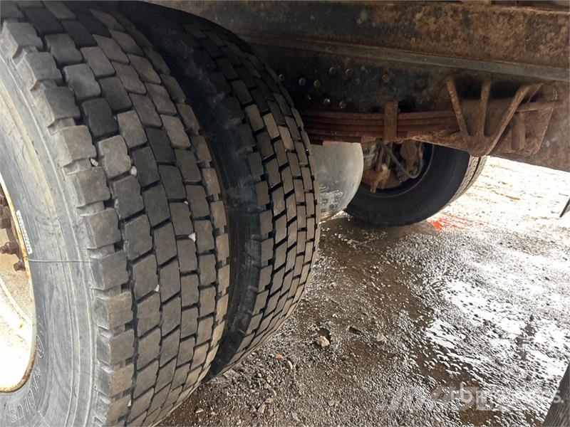International 4300 Umpikorikuorma-autot