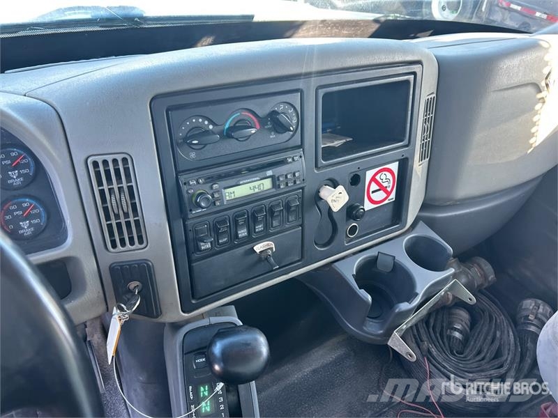 International 4300 Поливальні машини