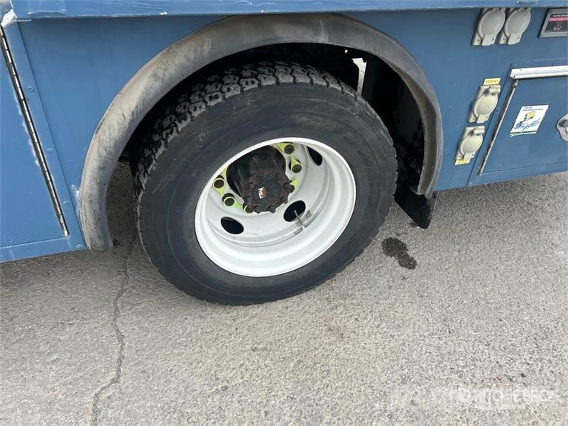 International 4300 Flakbilar/Pickuper