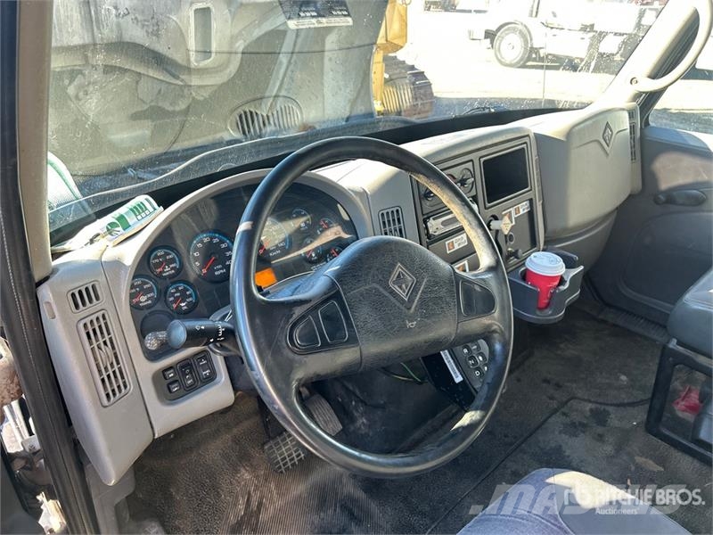 International 4300 Furgoonautod