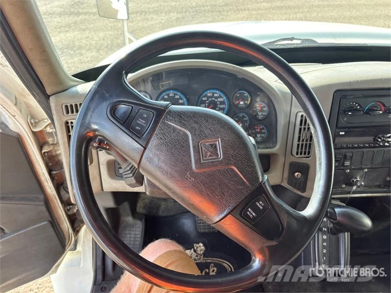International 4300 Furgoonautod