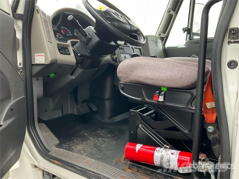 International 4300 ボックスボディー、ウイング、箱車