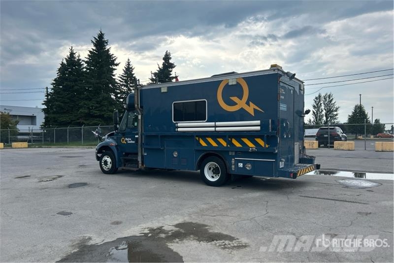 International 4300 Flakbilar/Pickuper