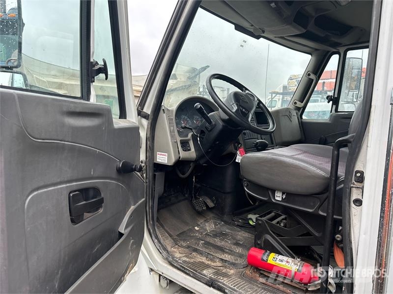 International 4300 Umpikorikuorma-autot