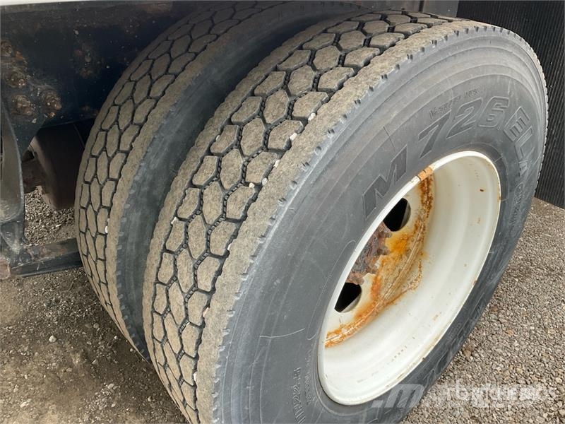 International 4300 ボックスボディー、ウイング、箱車