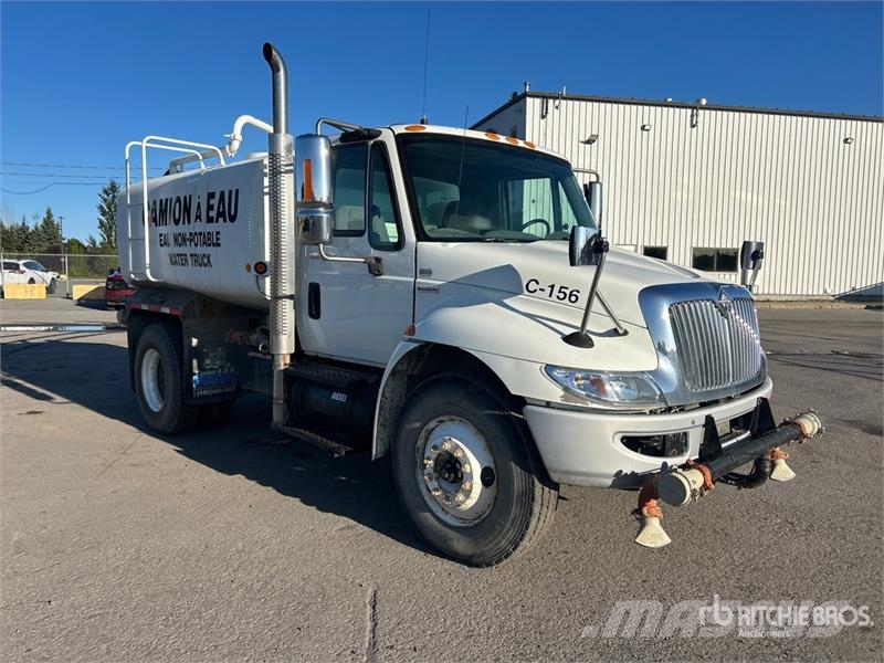 International 4300 Поливальні машини
