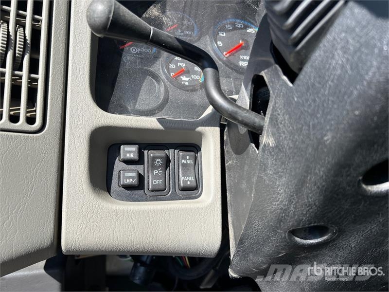 International 4300 Pick up/Dropside