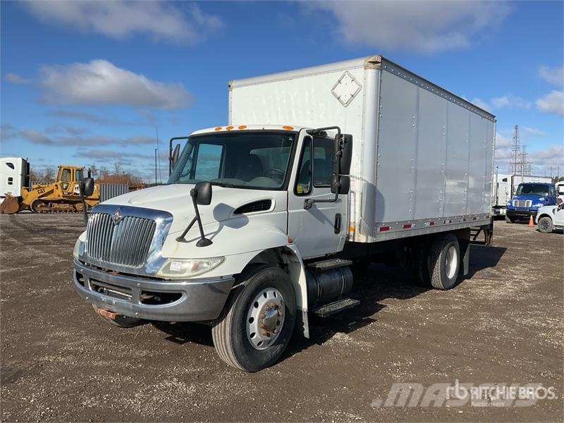 International 4300 厢式货车