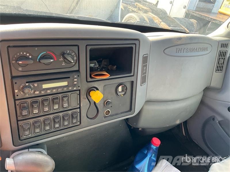 International 4300 厢式货车