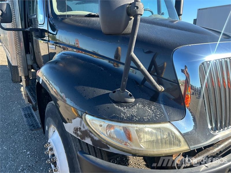 International 4300 Furgoonautod