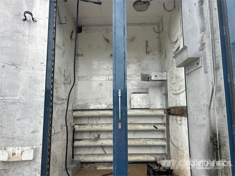 International 4300 Flakbilar/Pickuper